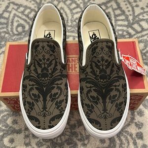 BNWT Dark Green and Black Skull Vans Slip On Men’s size 10